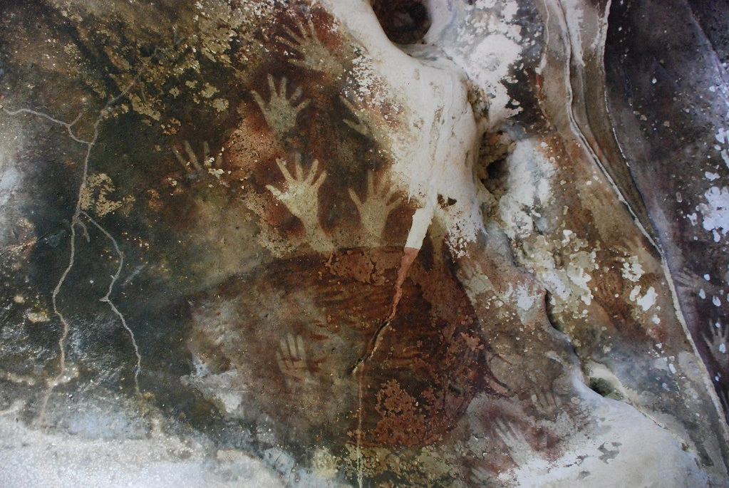 Lukisan tangan di Leang-Leang Maros