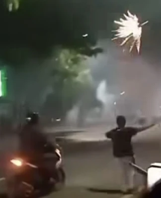 Perang petasan di Bawakaraeng