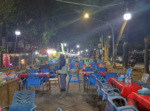 Street food di Pantai Losari.