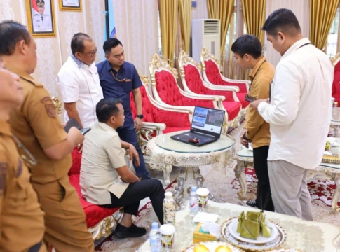 Bupati Bone, H Andi Asman Sulaiman SSos MM menerima rombongan dari PT AAS Gemilang Mandiri di rumah jabatan (Rujab) Bupati Bone, Selasa (6/1/2026).